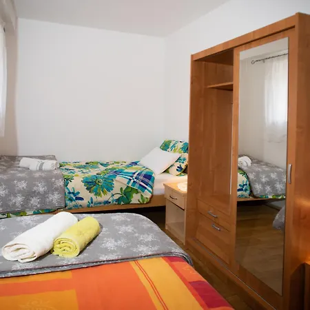 Barat Apartament *