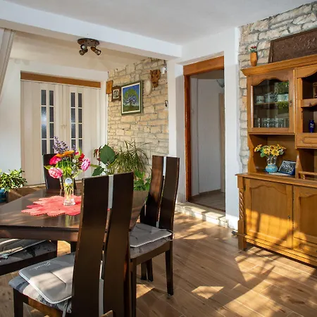 Apartament Barat