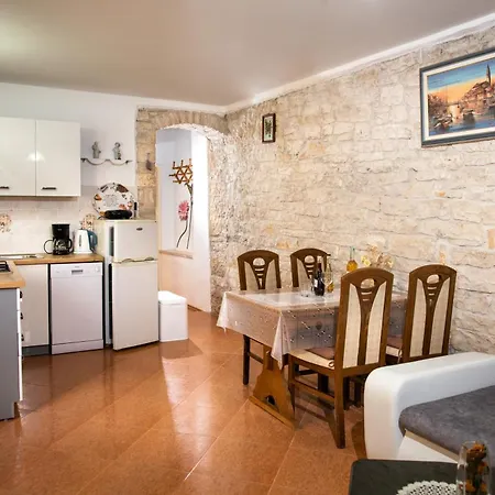 Barat Apartament Kanfanar
