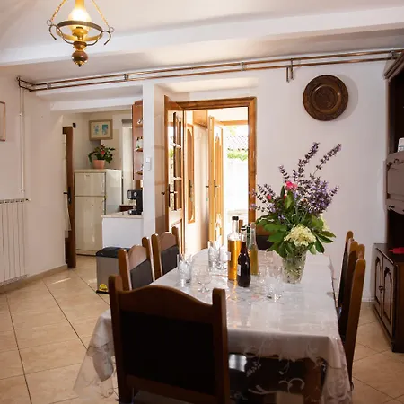 Barat Apartament Kanfanar