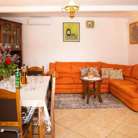 Apartment Faris *