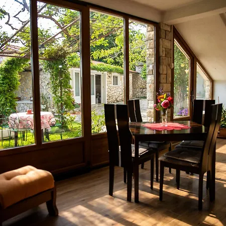 Faris Apartment