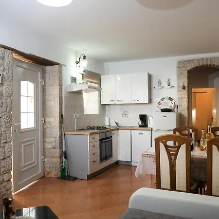 Faris Apartment