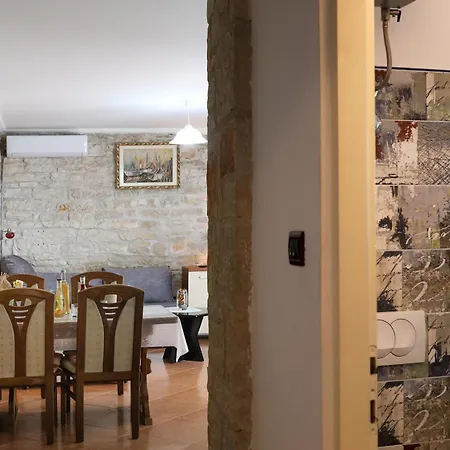 Faris Apartment