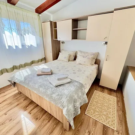 Apartments Barat *