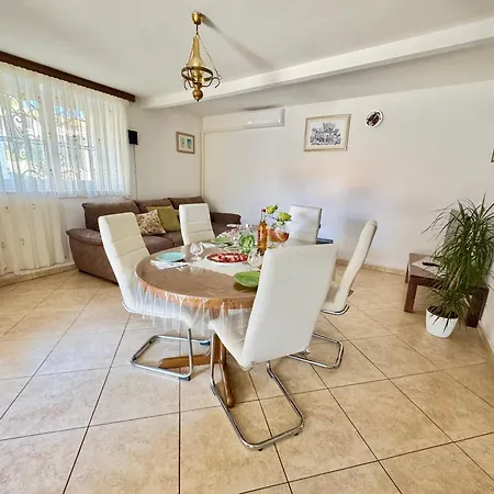 Apartments Barat Apartman Kanfanar